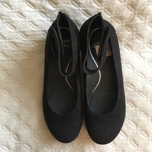 dansko jenna ankle strap flat